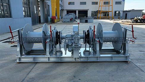 Windlass gabungan hidrolik dan kerepit