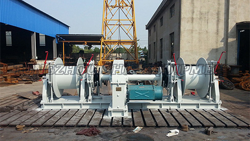 Windlass gabungan listrik dan keriting tambatan
